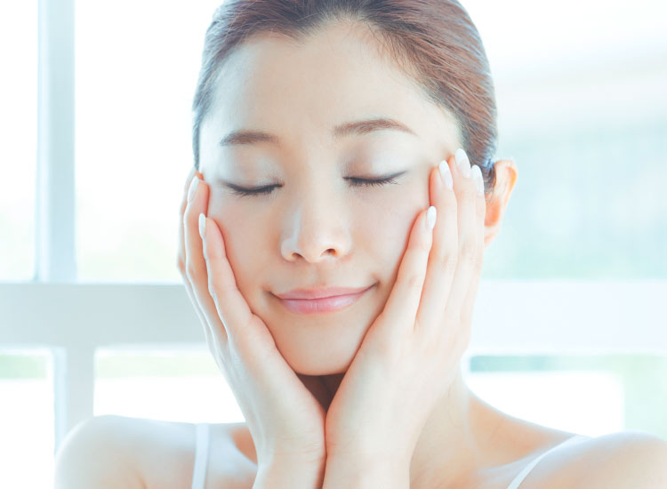 美容液成分約99％*1のうるおいが肌へ多角的に働きかける。